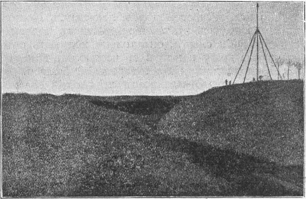 Остатки четвертого бастиона. Исходящий угол и наружный ров Остатки четвертого бастиона. Исходящий угол и наружный ров