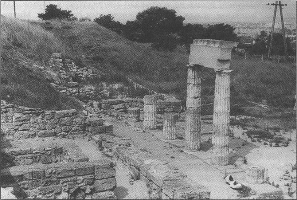 Античные руины Пантикапея на горе Митридат в старейшем городе Украины Керчи Античные руины Пантикапея на горе Митридат в старейшем городе Украины Керчи