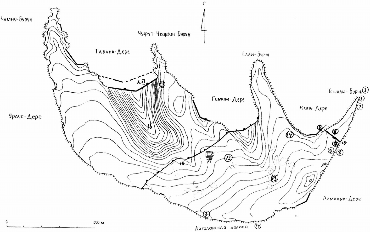 Рис. 36. Мангуп. Плин городища по А.Г. Герцену. 1. Комплекс «Барабан-Коба». 2. «Гарнизонная церковь». 3. Церковь в обрыве мыса Тешкли-бурун. 4. Стена цитадели. 5. Главные ворота. 6. Храм. «Октагон». 7. Остатки церкви перед стеной цитадели. 8. Юго-восточный монастырь. 9. Мечеть. 10. Остатки трехнефной церкви. 11. Базилика. 12. Дворец. 13. Церковь «Богородицы». 14. Церковь св. Георгия. 15. Иудейский некрополь. 16. Кенасса. 17. Северный монастырь Рис. 36. Мангуп. Плин городища по А.Г. Герцену. 1. Комплекс «Барабан-Коба». 2. «Гарнизонная церковь». 3. Церковь в обрыве мыса Тешкли-бурун. 4. Стена цитадели. 5. Главные ворота. 6. Храм. «Октагон». 7. Остатки церкви перед стеной цитадели. 8. Юго-восточный монастырь. 9. Мечеть. 10. Остатки трехнефной церкви. 11. Базилика. 12. Дворец. 13. Церковь «Богородицы». 14. Церковь св. Георгия. 15. Иудейский некрополь. 16. Кенасса. 17. Северный монастырь