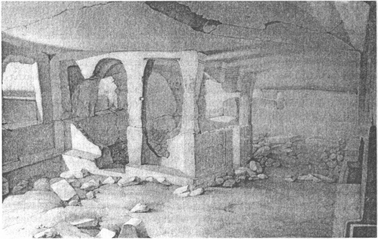 Рис. 62. Тепе-Кермен. «Церковь с баптистерием». С гравюры XIX в Рис. 62. Тепе-Кермен. «Церковь с баптистерием». С гравюры XIX в