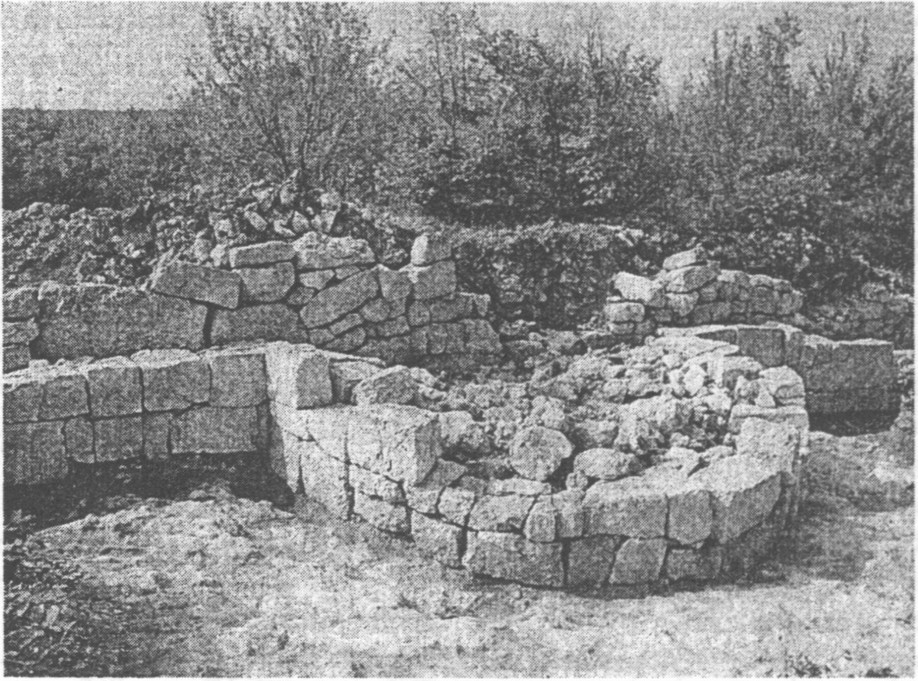 Рис. 65. Кыз-Кермен. Оборонительная стена по А.В. Белому Рис. 65. Кыз-Кермен. Оборонительная стена по А.В. Белому