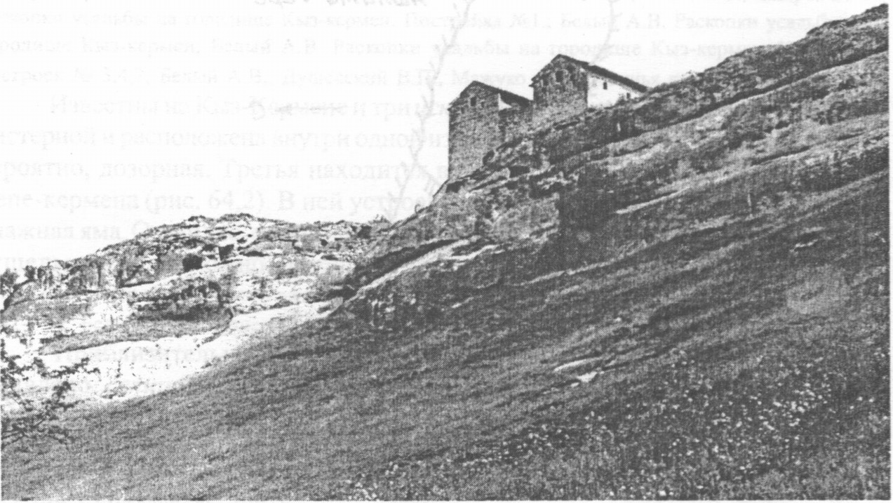 Рис. 68. Чуфут-кале. Вид с юга Рис. 68. Чуфут-кале. Вид с юга