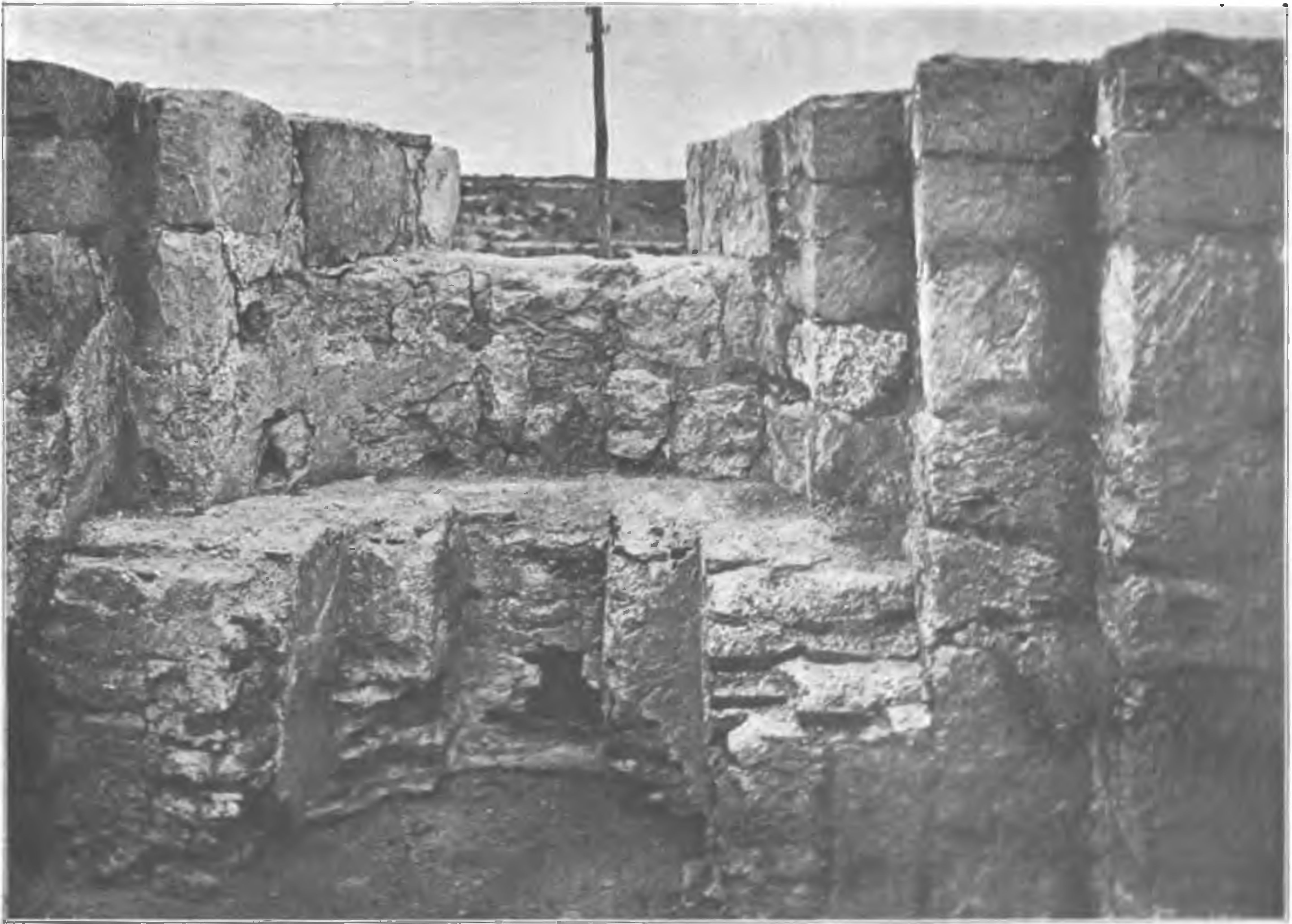 Рис 80. Бассейн внутри нижней пристройки Рис 80. Бассейн внутри нижней пристройки