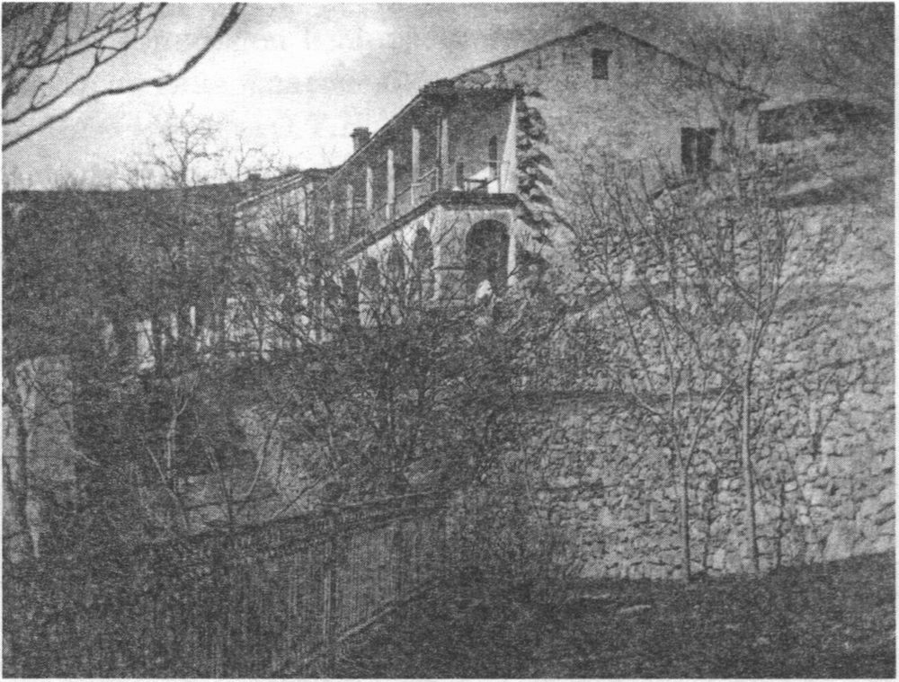 Балаклавский монастырь св. Георгия. Братский корпус (фото начала XX в.) Балаклавский монастырь св. Георгия. Братский корпус (фото начала XX в.)