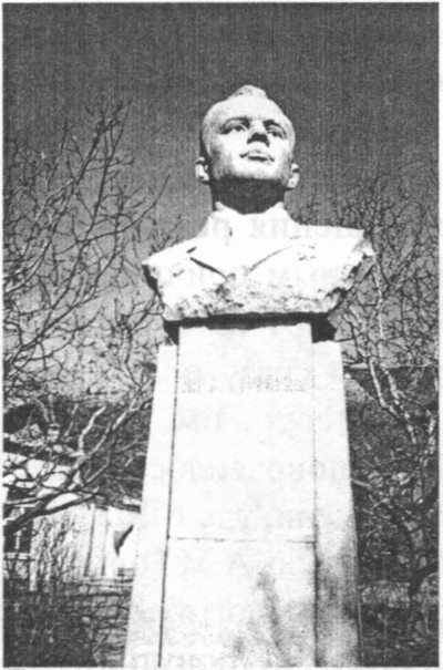 Памятник первому космонавту планеты в Форосе