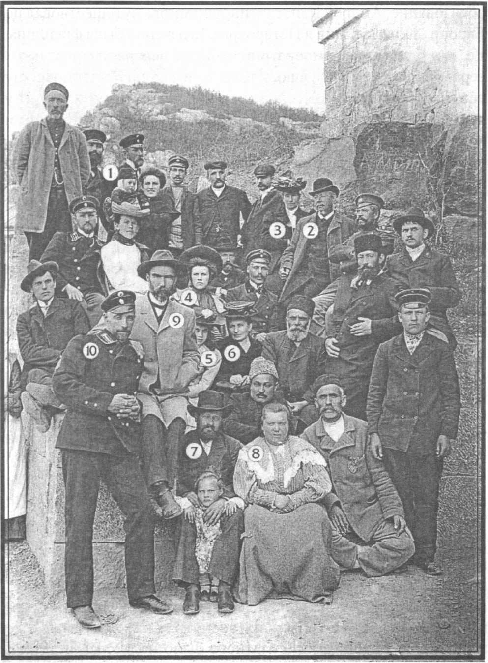 У Байдарских ворот. 1912 г. Проводы начальника почты У Байдарских ворот. 1912 г. Проводы начальника почты