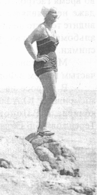 Людмила Целиковская любила фотографироваться на пляже