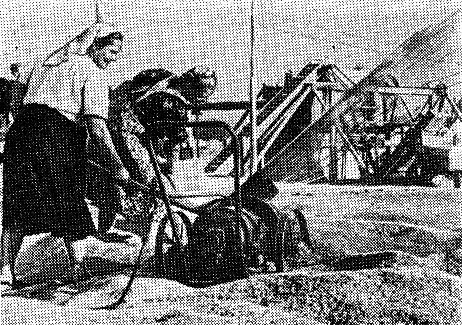 Очистка зерна на механизированном и электрифицированном току колхоза им. Ворошилова, Кировского района Очистка зерна на механизированном и электрифицированном току колхоза им. Ворошилова, Кировского района