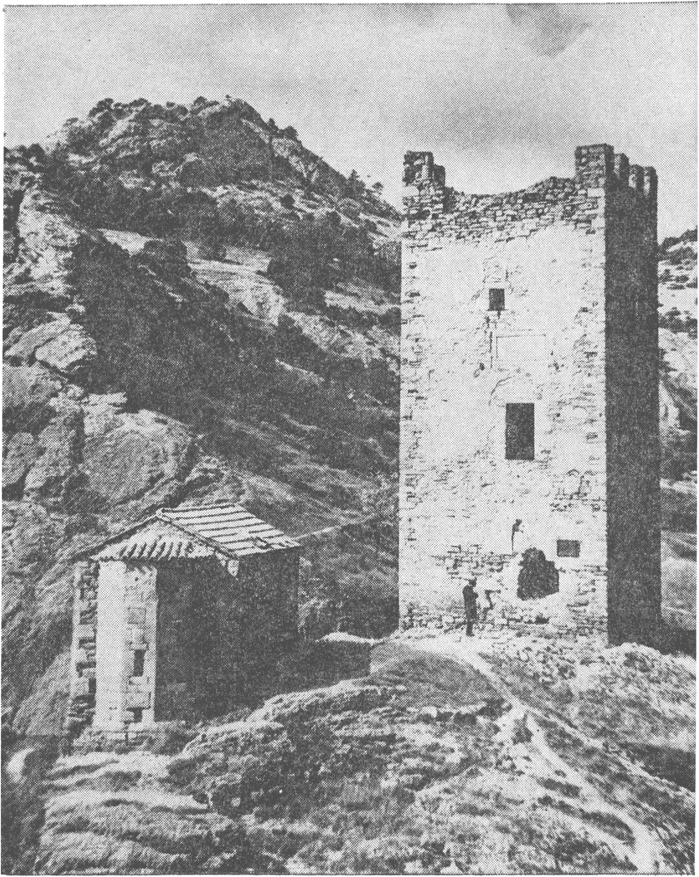 Башня Астагвера (Портовая) и храм Двенадцати апостолов Башня Астагвера (Портовая) и храм Двенадцати апостолов