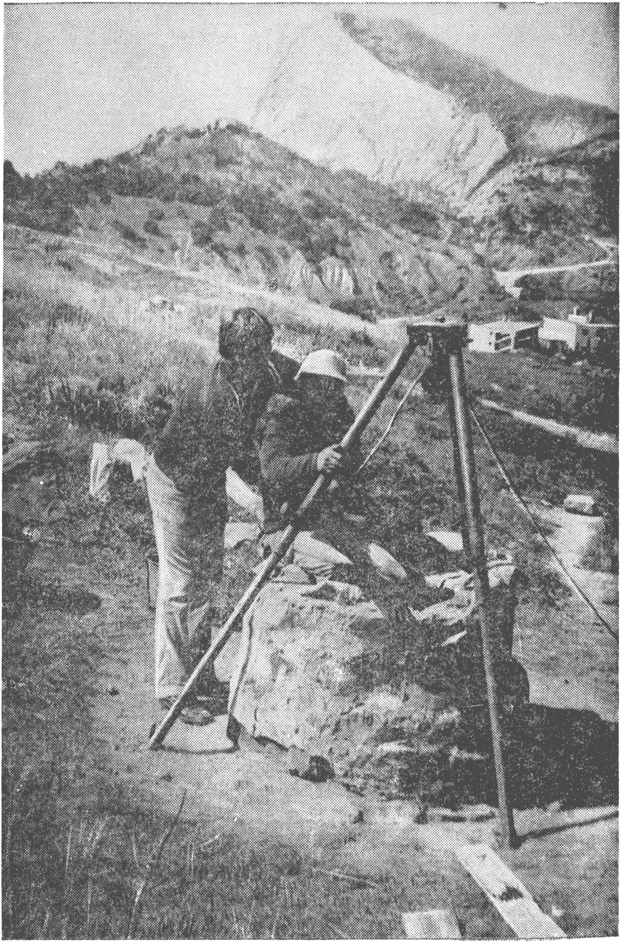 Расчистка древнего колодца на территории крепости Расчистка древнего колодца на территории крепости