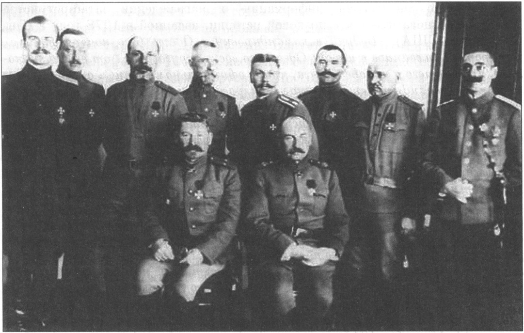 Группа офицеров, награждённых орденом Св. Георгия IV степени. Сидят: командир бригады 10-й кавалерийской дивизии генерал-майор Л.П. Тимашев (слева), начальник 2-й стрелковой дивизии генерал-лейтенант Ю.Ю. Белозор. Стоят (слева направо): офицер 41-го пехотного Селенгинского полка поручик Вениамин Рейзберг, офицер 10-го драгунского Новгородского полка ротмистр Отрохов, офицер 294-го пехотного Березинского полка подполковник Степанов, офицер 13-го Донского казачьего полка полковник Ляхов, командир 4-го Заамурского пехотного полка полковник П.М. Терпигорев, офицер 76-го пехотного Кубанского полка подполковник Веселовский, офицер 73-го пехотного Крымского полка подполковник Богачёв, ротмистр Крымского конного полка Т.А. Алтунжи. Февраль 1916 г. РГАКФД Группа офицеров, награждённых орденом Св. Георгия IV степени. Сидят: командир бригады 10-й кавалерийской дивизии генерал-майор Л.П. Тимашев (слева), начальник 2-й стрелковой дивизии генерал-лейтенант Ю.Ю. Белозор. Стоят (слева направо): офицер 41-го пехотного Селенгинского полка поручик Вениамин Рейзберг, офицер 10-го драгунского Новгородского полка ротмистр Отрохов, офицер 294-го пехотного Березинского полка подполковник Степанов, офицер 13-го Донского казачьего полка полковник Ляхов, командир 4-го Заамурского пехотного полка полковник П.М. Терпигорев, офицер 76-го пехотного Кубанского полка подполковник Веселовский, офицер 73-го пехотного Крымского полка подполковник Богачёв, ротмистр Крымского конного полка Т.А. Алтунжи. Февраль 1916 г. РГАКФД