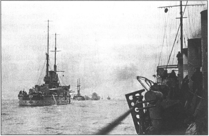 Линкор «Ростислав» во время первой бомбардировки Босфора Линкор «Ростислав» во время первой бомбардировки Босфора