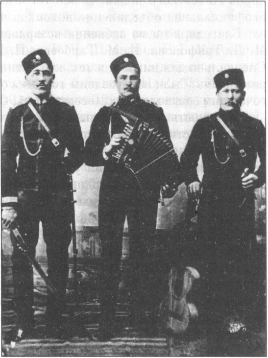 Абибулла Аблямит (в центре) со всадниками Крымского конного полка Абибулла Аблямит (в центре) со всадниками Крымского конного полка