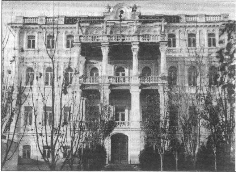 Гостиница «Россия» — открыта в 1907 г. Сейчас на этом месте т.н. «Адмиральский дом». Изд. Р. Могилевская Гостиница «Россия» — открыта в 1907 г. Сейчас на этом месте т.н. «Адмиральский дом». Изд. Р. Могилевская