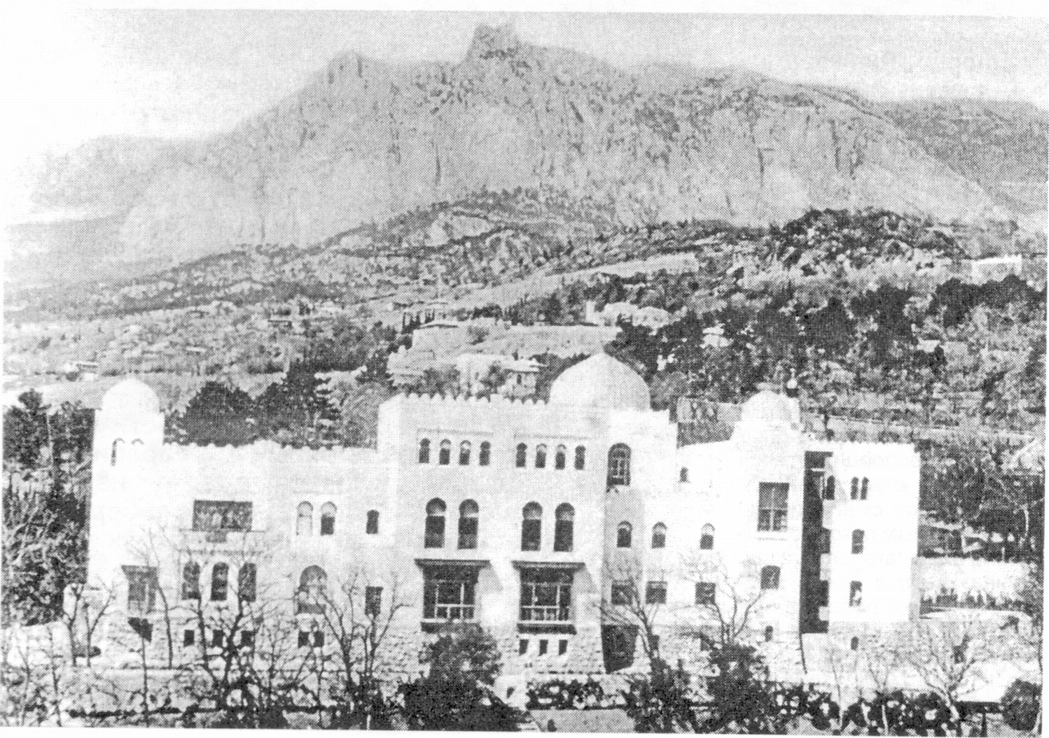 Мисхор. Дворец в. кн. Петра Николаевича «Дюльбер». 1895—1897 гг Мисхор. Дворец в. кн. Петра Николаевича «Дюльбер». 1895—1897 гг