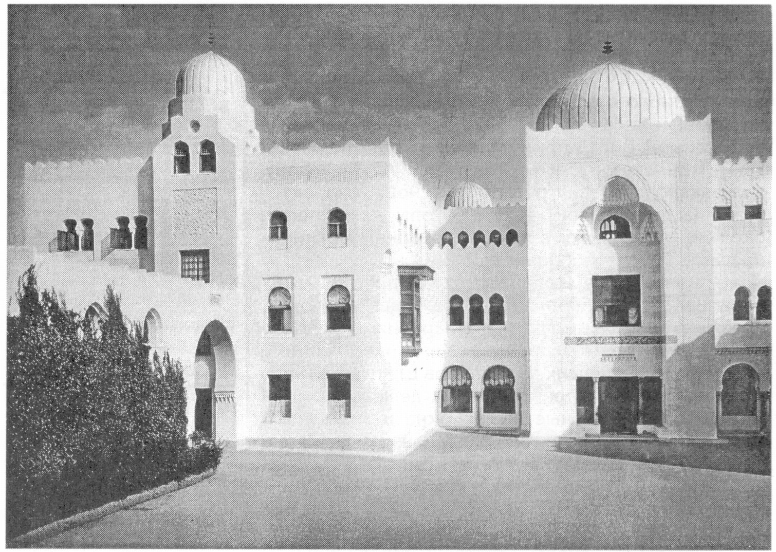 Дворец «Дюльбер». Фрагмент парадного фасада Дворец «Дюльбер». Фрагмент парадного фасада