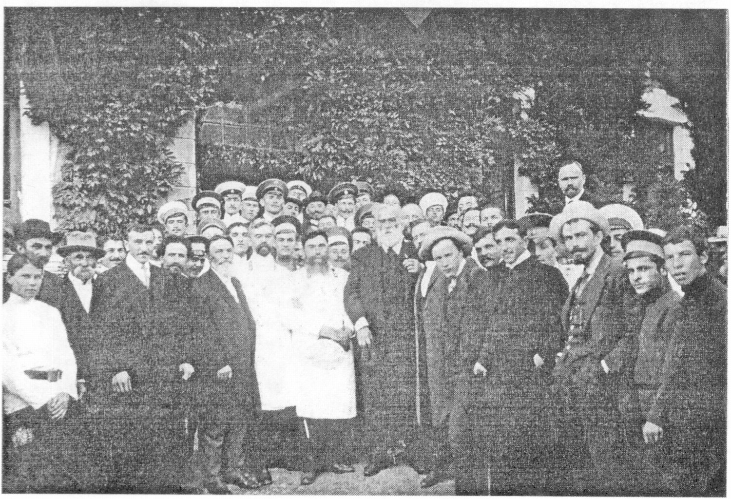 Л.С. Голицын среди крымских виноделов и учеников Магарачского училища
