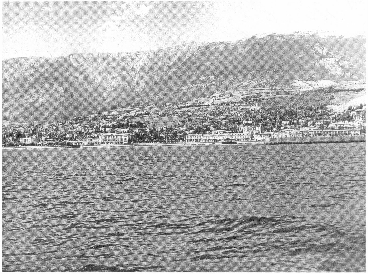 Вид Ялты с моря. Прощальный взгляд на Родину Вид Ялты с моря. Прощальный взгляд на Родину