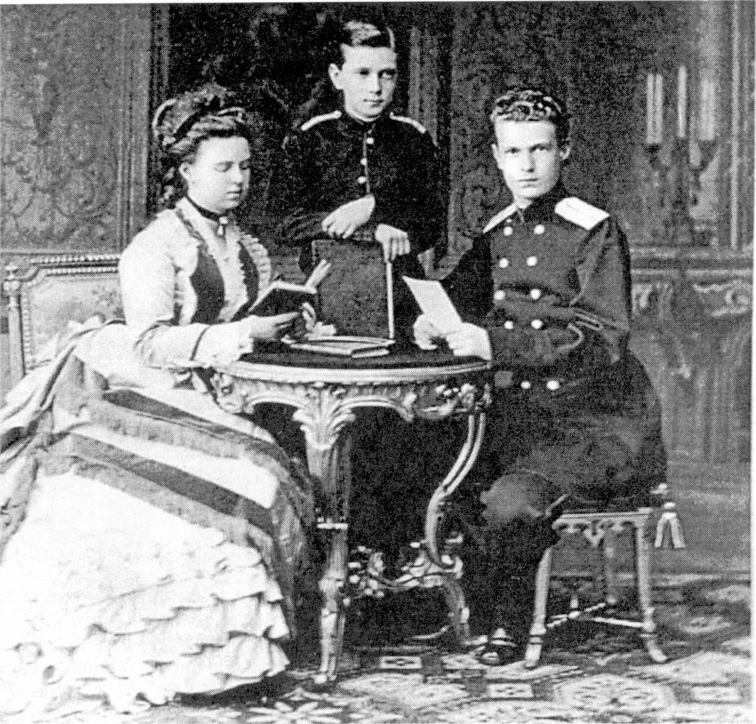Дети Александра II — великие князья Павел и Сергей и великая княжна Мария