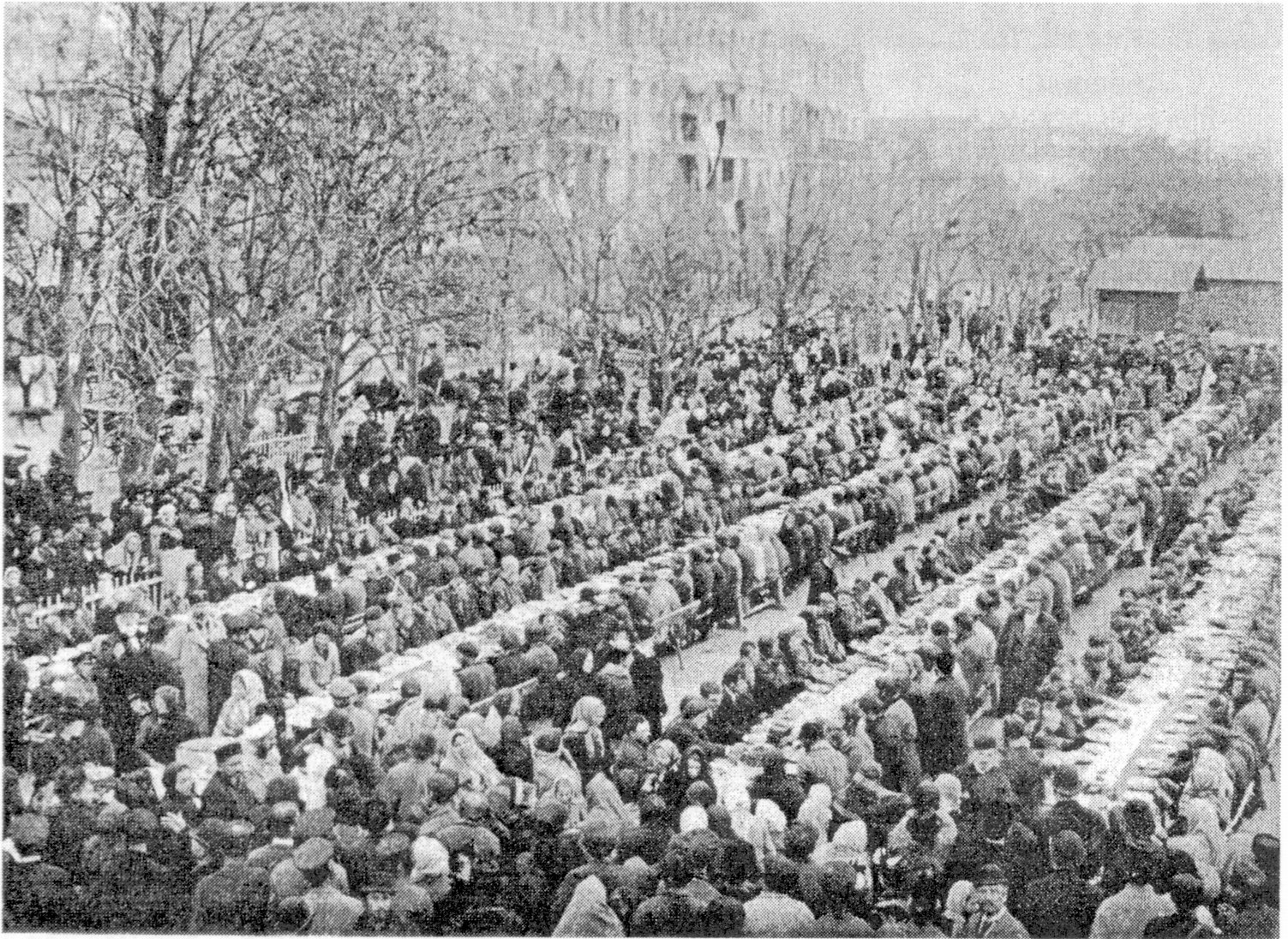 Ялта. Поминальный обед на набережной. 27 октября 1894 г Ялта. Поминальный обед на набережной. 27 октября 1894 г