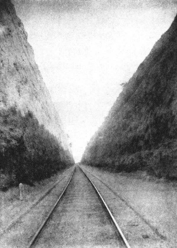 Участок Лозово-Севастопольской железной дороги. Фото к. XIX в. Участок Лозово-Севастопольской железной дороги. Фото к. XIX в.