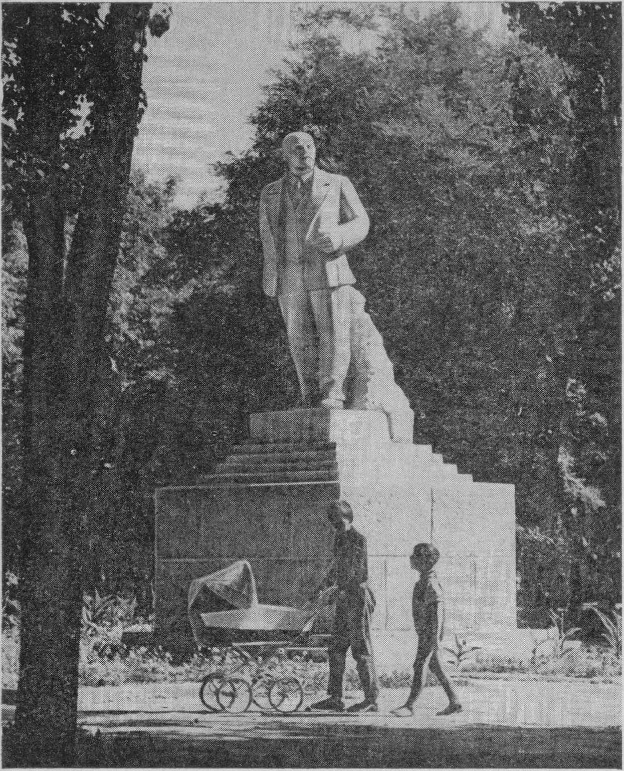 Памятник В.И. Ленину в Саках Памятник В.И. Ленину в Саках