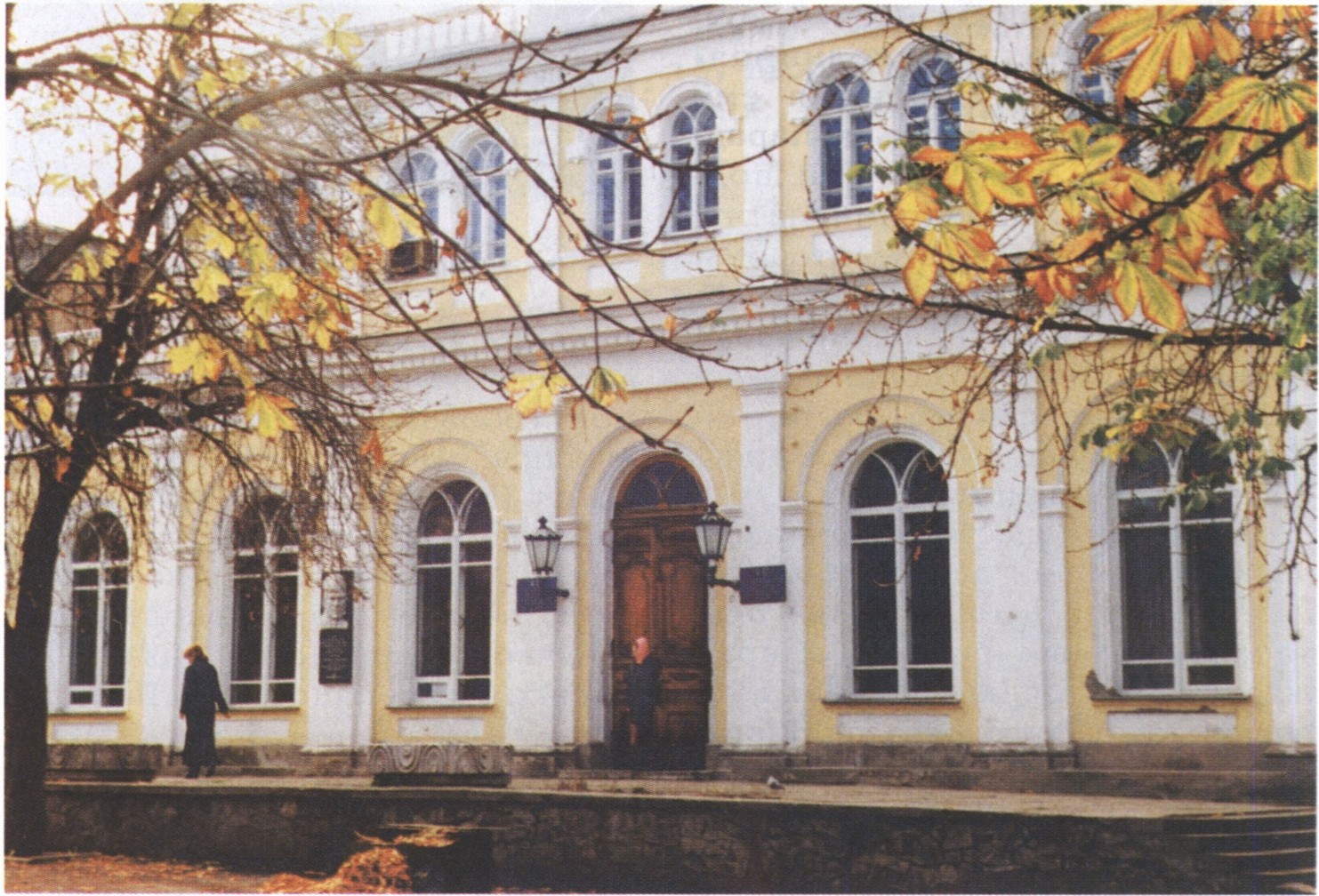 Дом Дворянского собрания. Фото 1999 г Дом Дворянского собрания. Фото 1999 г