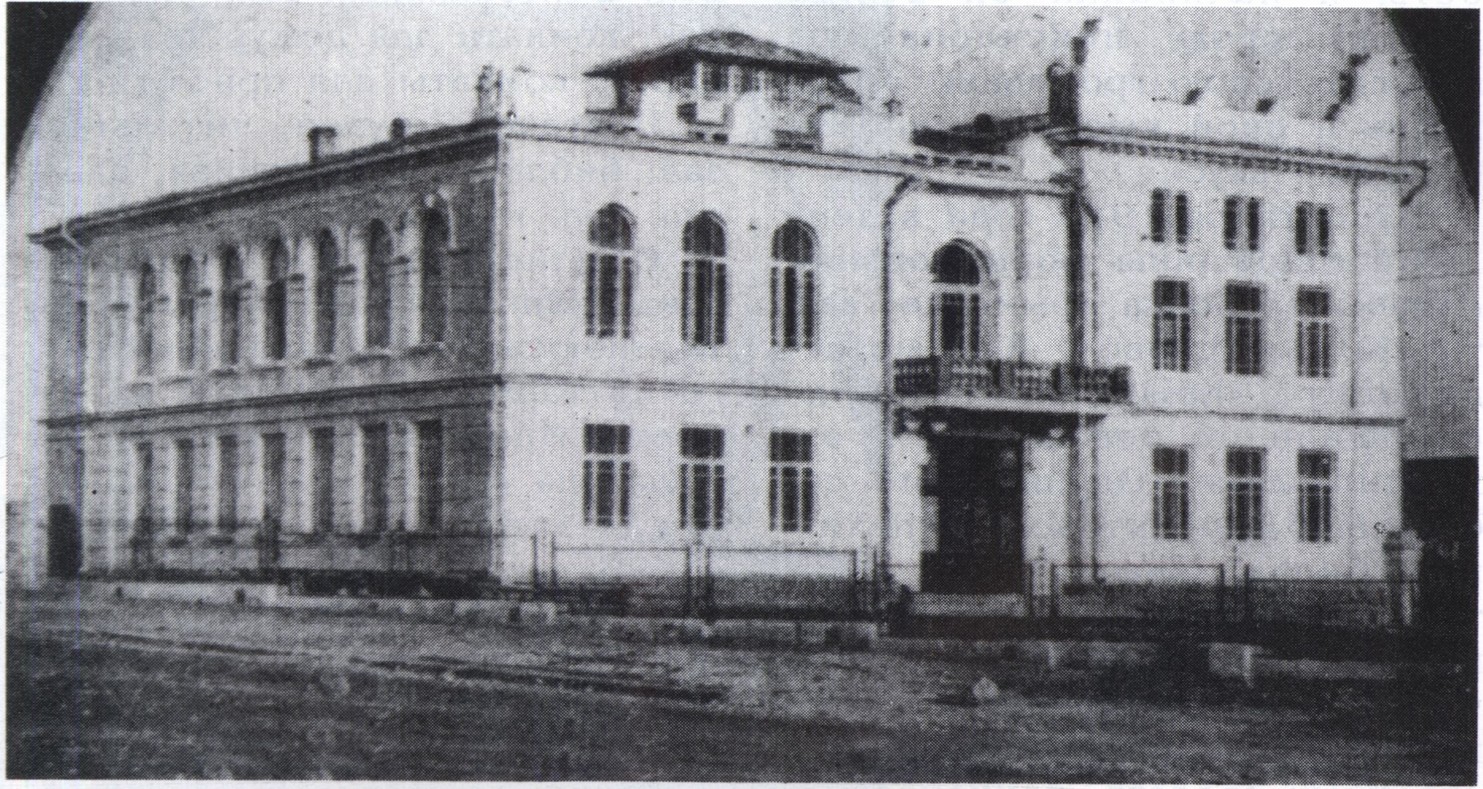 Офицерское собрание Крымского конного Е.И.В. Александры Федоровны полка. Главный фасад. Архитектор В.А. Геккер. 1913 г. Репродукция Л. Юрчишко Офицерское собрание Крымского конного Е.И.В. Александры Федоровны полка. Главный фасад. Архитектор В.А. Геккер. 1913 г. Репродукция Л. Юрчишко