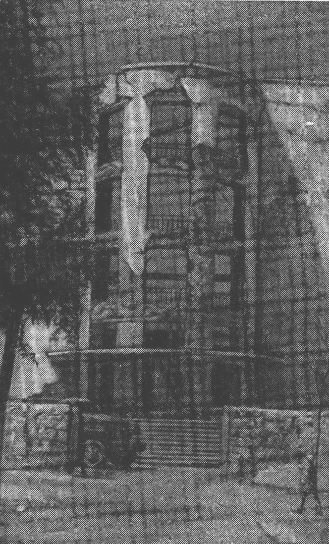 Так выглядело одно из лучших зданий Севастополя еще в 1948 году. Так выглядело одно из лучших зданий Севастополя еще в 1948 году.