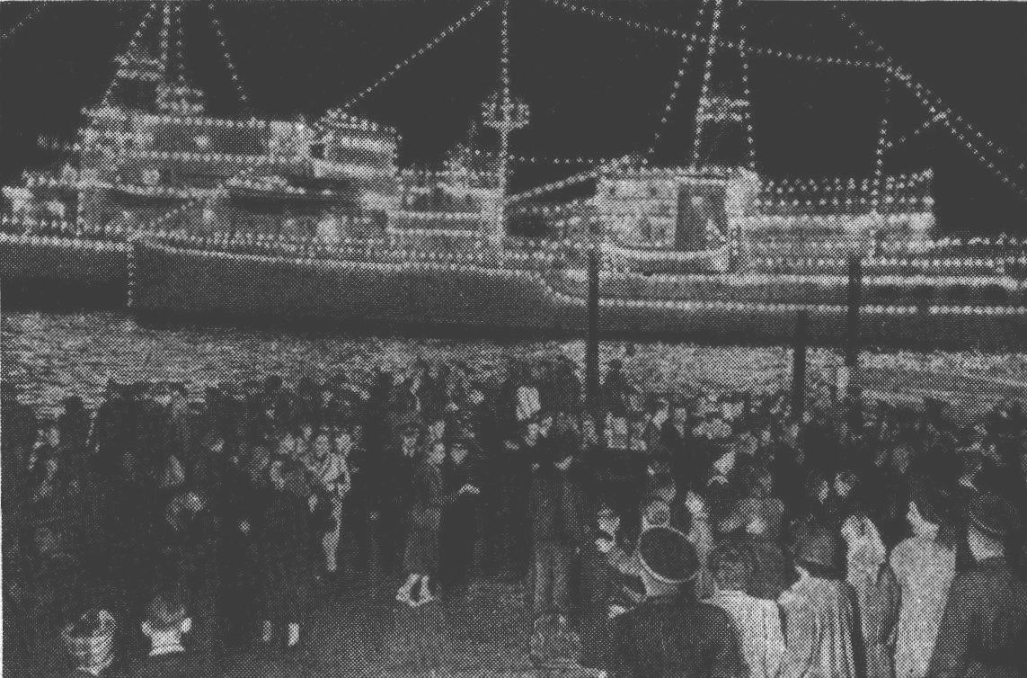 Празднование 100-летия первой обороны Севастополя. Народное гулянье на Графской пристани Празднование 100-летия первой обороны Севастополя. Народное гулянье на Графской пристани