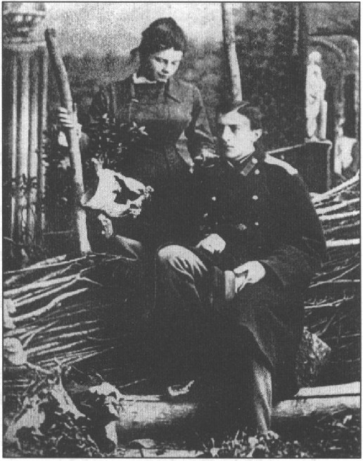 Елизавета Феликсовна Сумарокова-Эльстон (1858—1940) и Сергей Феликсович Сумароков-Эльстон (1853—1881). Фото 1880 г. Елизавета Феликсовна Сумарокова-Эльстон (1858—1940) и Сергей Феликсович Сумароков-Эльстон (1853—1881). Фото 1880 г.