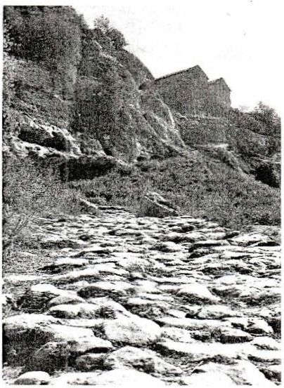 Дорога на Чуфут-Кале. Фото В. Рябцева Дорога на Чуфут-Кале. Фото В. Рябцева