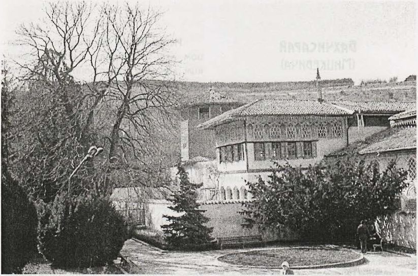 Вид на Золотой кабинет, Летнюю беседку и Соколиную башню. Фото автора Вид на Золотой кабинет, Летнюю беседку и Соколиную башню. Фото автора