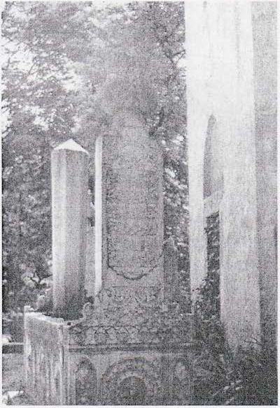 Надгробие Крым-Гирея. Фото автора Надгробие Крым-Гирея. Фото автора