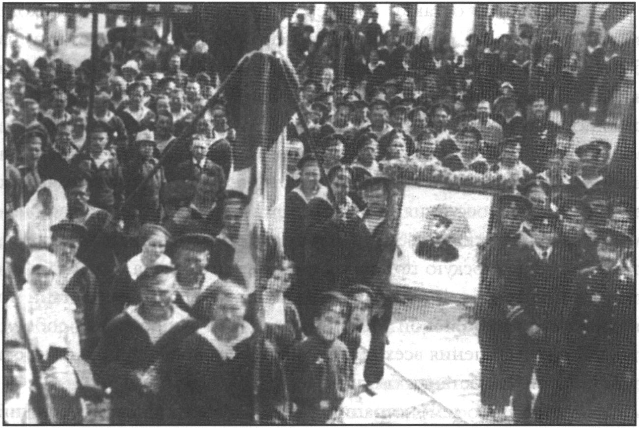 Перезахоронение останков лейтенанта П.П. Шмидта. Май 1917 г Перезахоронение останков лейтенанта П.П. Шмидта. Май 1917 г