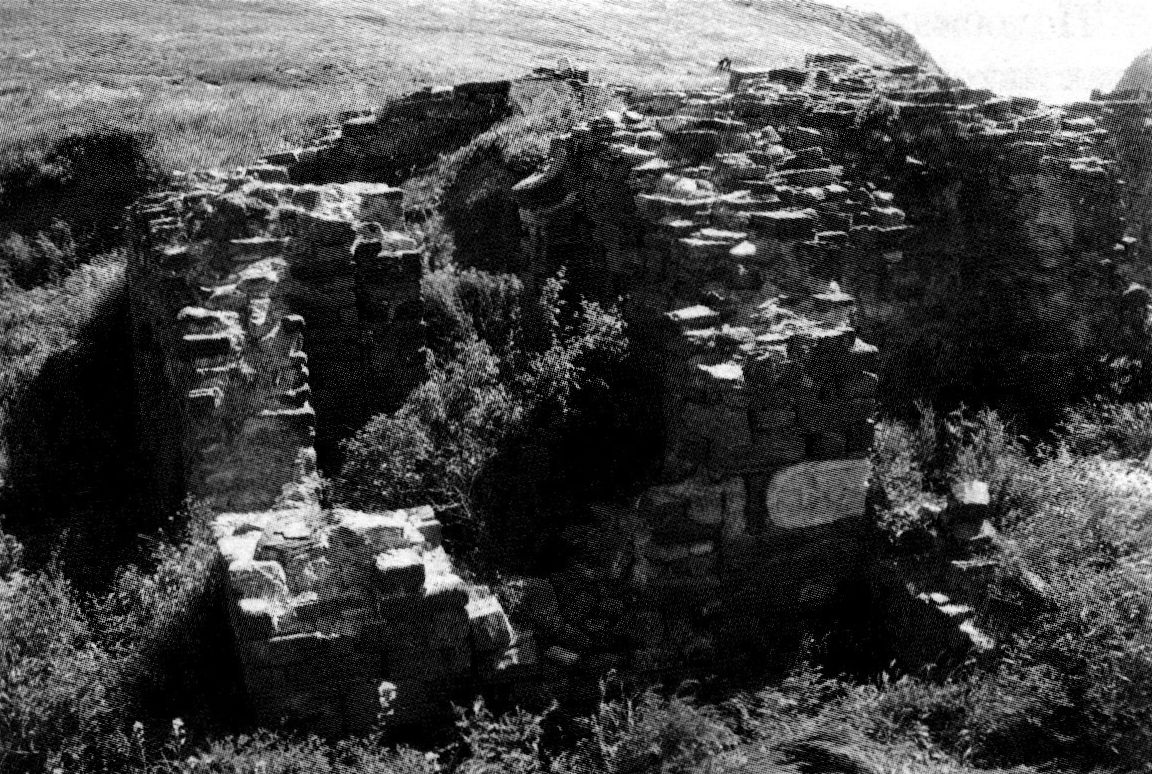 Храм Девы Марии в Судакской крепости. Вид с востока Храм Девы Марии в Судакской крепости. Вид с востока