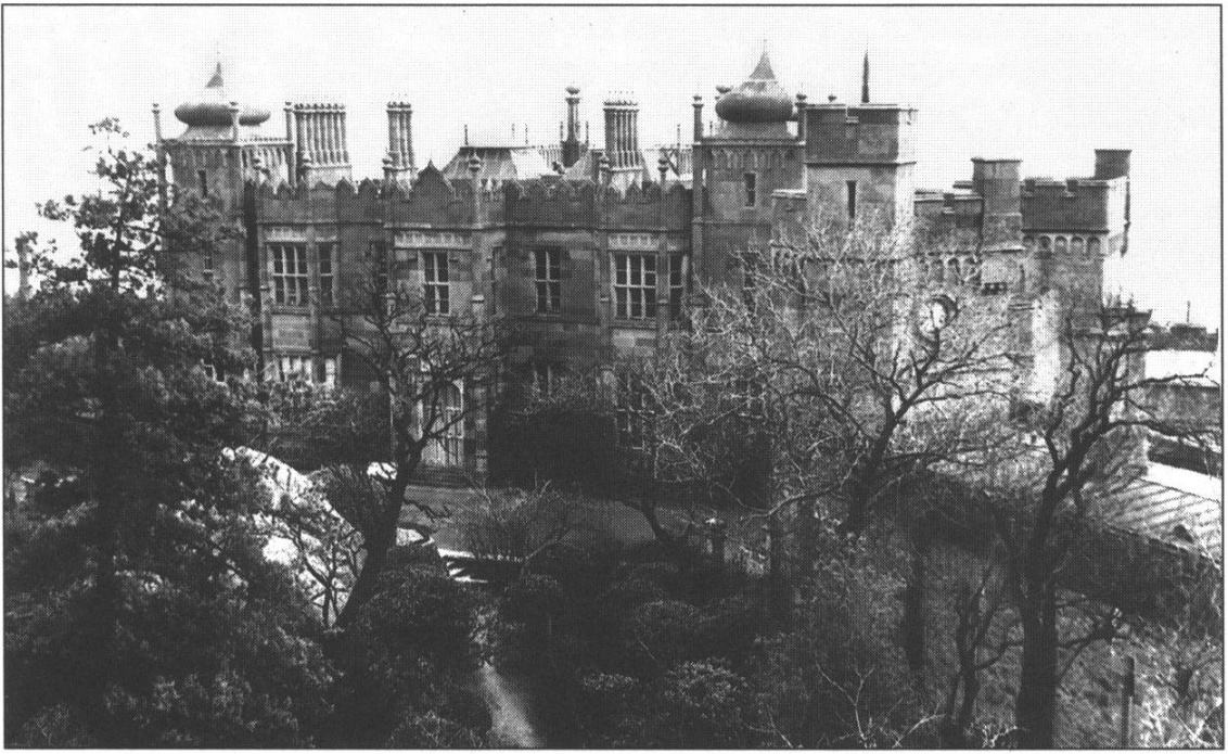 Воронцовский дворец в Алупке. Северный фасад. Довоенная фотография Воронцовский дворец в Алупке. Северный фасад. Довоенная фотография