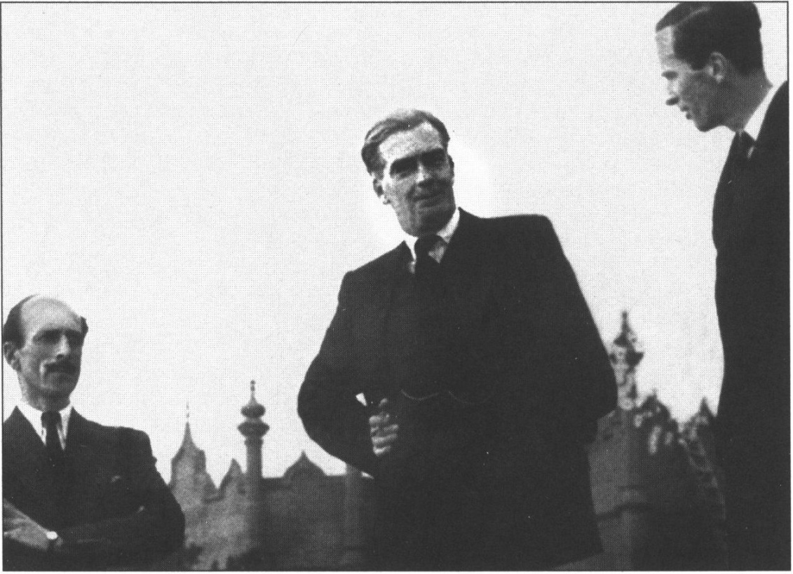 Министр иностранных дел Великобритании Э. Иден (в центре) в Воронцовском дворце