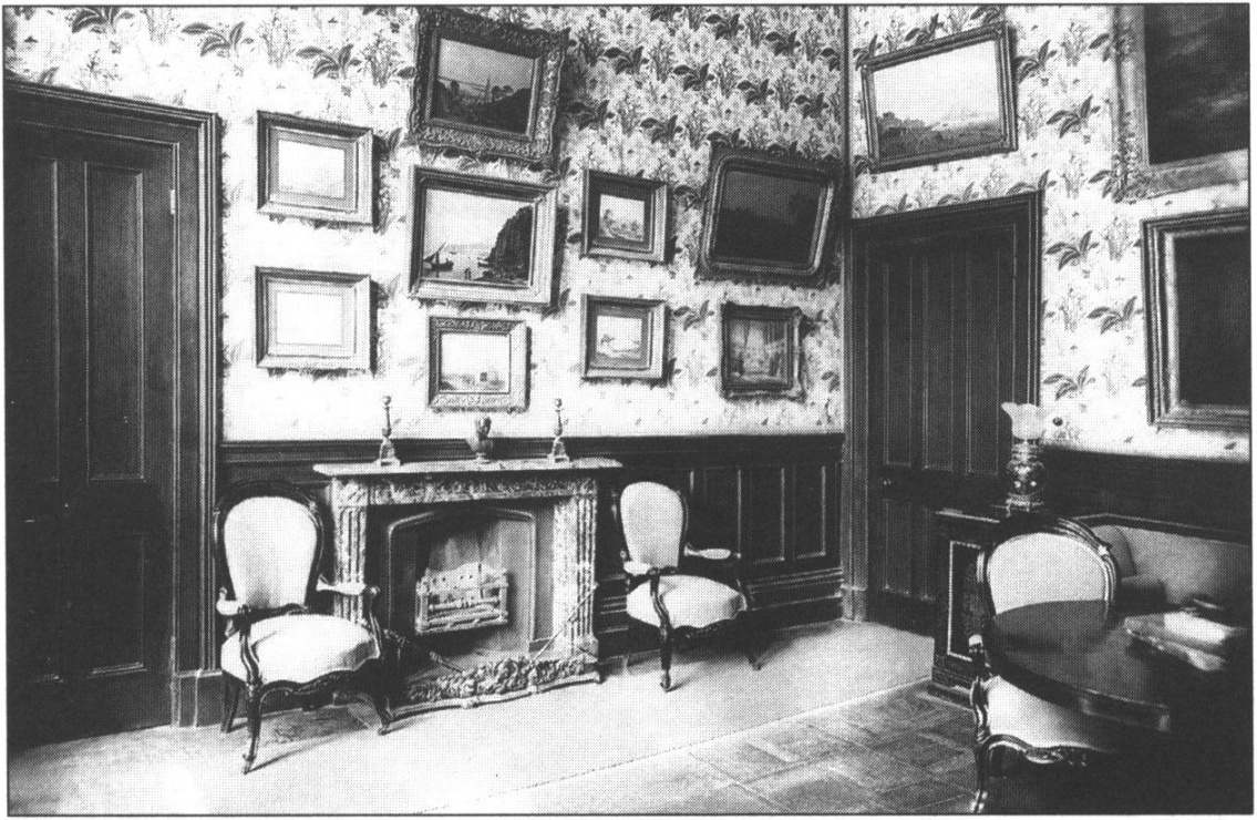 Парадный кабинет. Довоенная экспозиция. Фотография 1930-х гг. Парадный кабинет. Довоенная экспозиция. Фотография 1930-х гг.