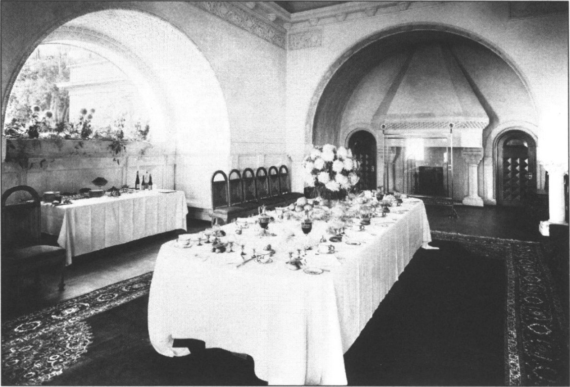 Кореизский дворец. Столовая. Фотография 1912 г. Кореизский дворец. Столовая. Фотография 1912 г.