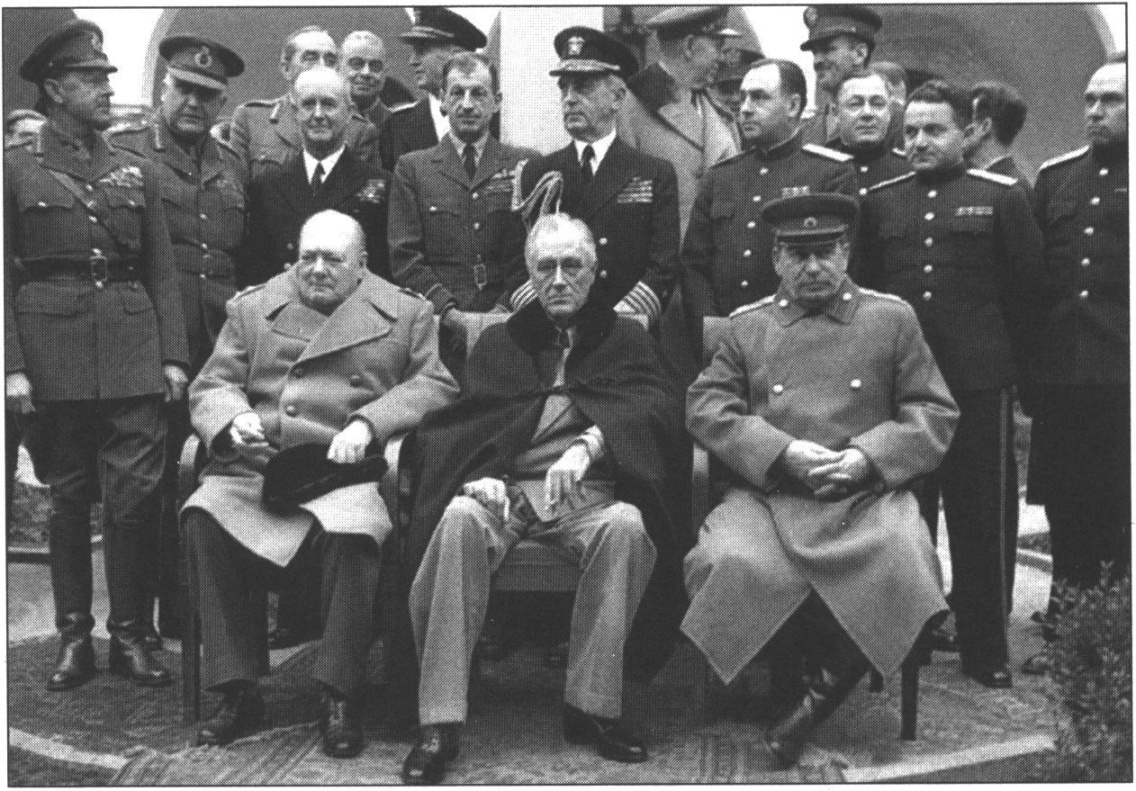 11 февраля 1945 года. Последний день Крымской конференции. «Большая тройка» в Итальянском дворике Ливадийского дворца