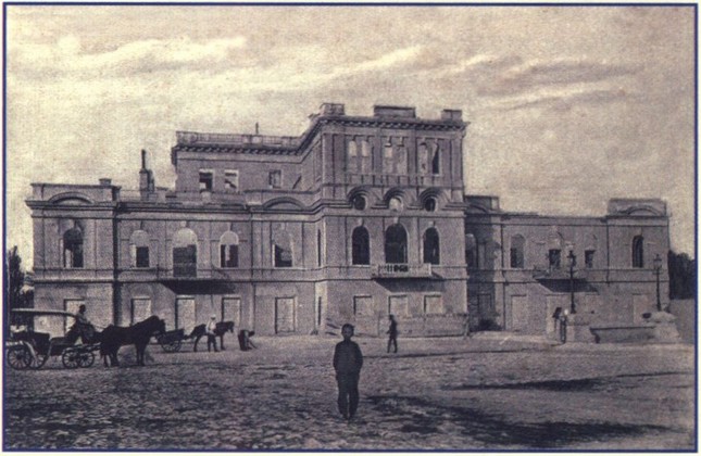 Здание городской думы после пожара 1905 г.