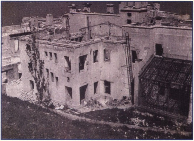 Один из разрушенных корпусов санатория «Восход». Фото середины 1940-х гг Один из разрушенных корпусов санатория «Восход». Фото середины 1940-х гг