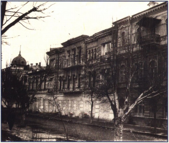 Здания Госбанка и Управления порта до восстановления. Фото 1950 г Здания Госбанка и Управления порта до восстановления. Фото 1950 г