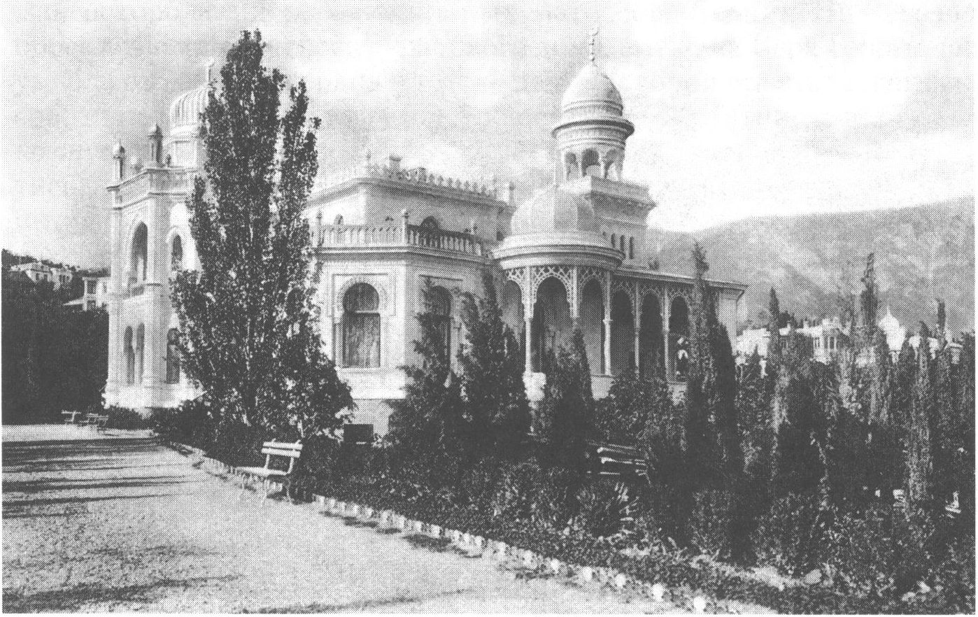 Дворец Эмира Бухарского в Ялте. Открытка. Начало XX в. Дворец Эмира Бухарского в Ялте. Открытка. Начало XX в.