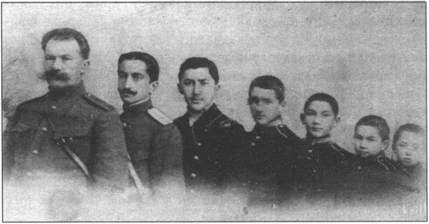 Е. Робачевский с сыновьями Е. Робачевский с сыновьями