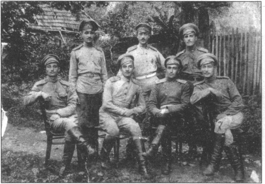 Офицеры-караи, выпускники военного училища Офицеры-караи, выпускники военного училища