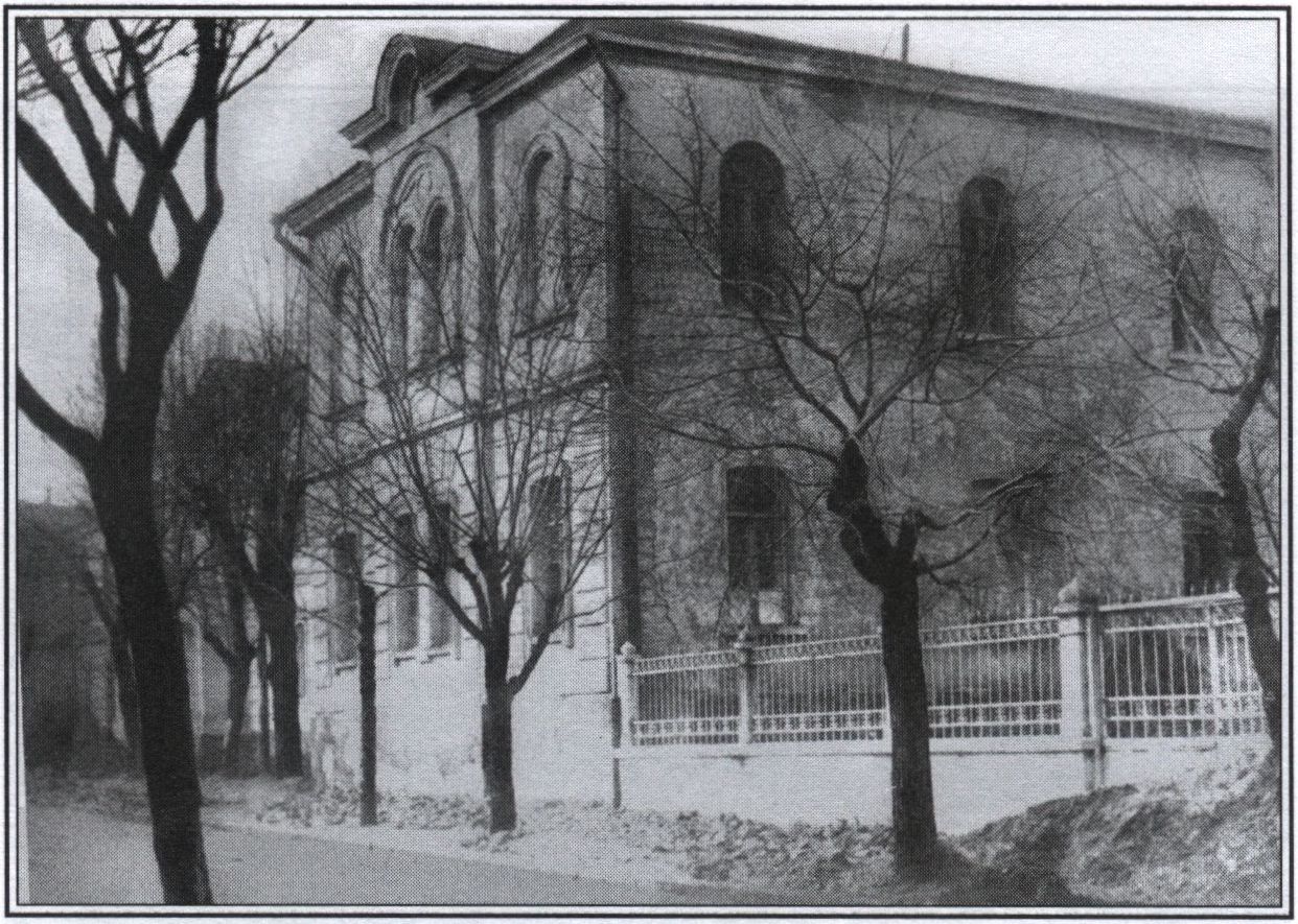 Симферополь. Здание духовной семинарии, где на чердаке в 1902—1905 гг. стоял гектограф, на котором печаталась литература комитета РСДРП Симферополь. Здание духовной семинарии, где на чердаке в 1902—1905 гг. стоял гектограф, на котором печаталась литература комитета РСДРП