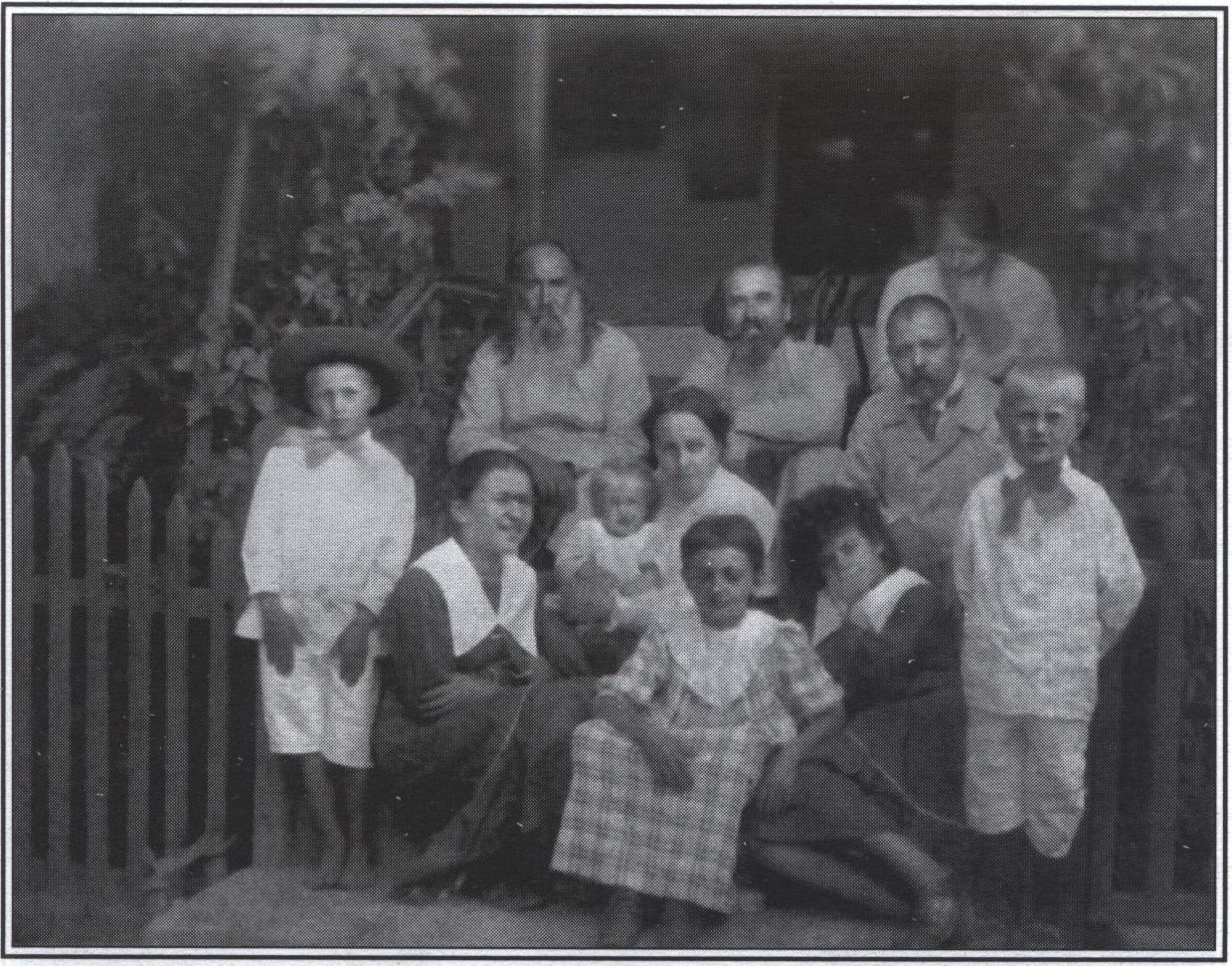 Девлет-Агач. У священника Василия Стефановича Киранова. Фото 1910 г. Публикуется впервые Девлет-Агач. У священника Василия Стефановича Киранова. Фото 1910 г. Публикуется впервые