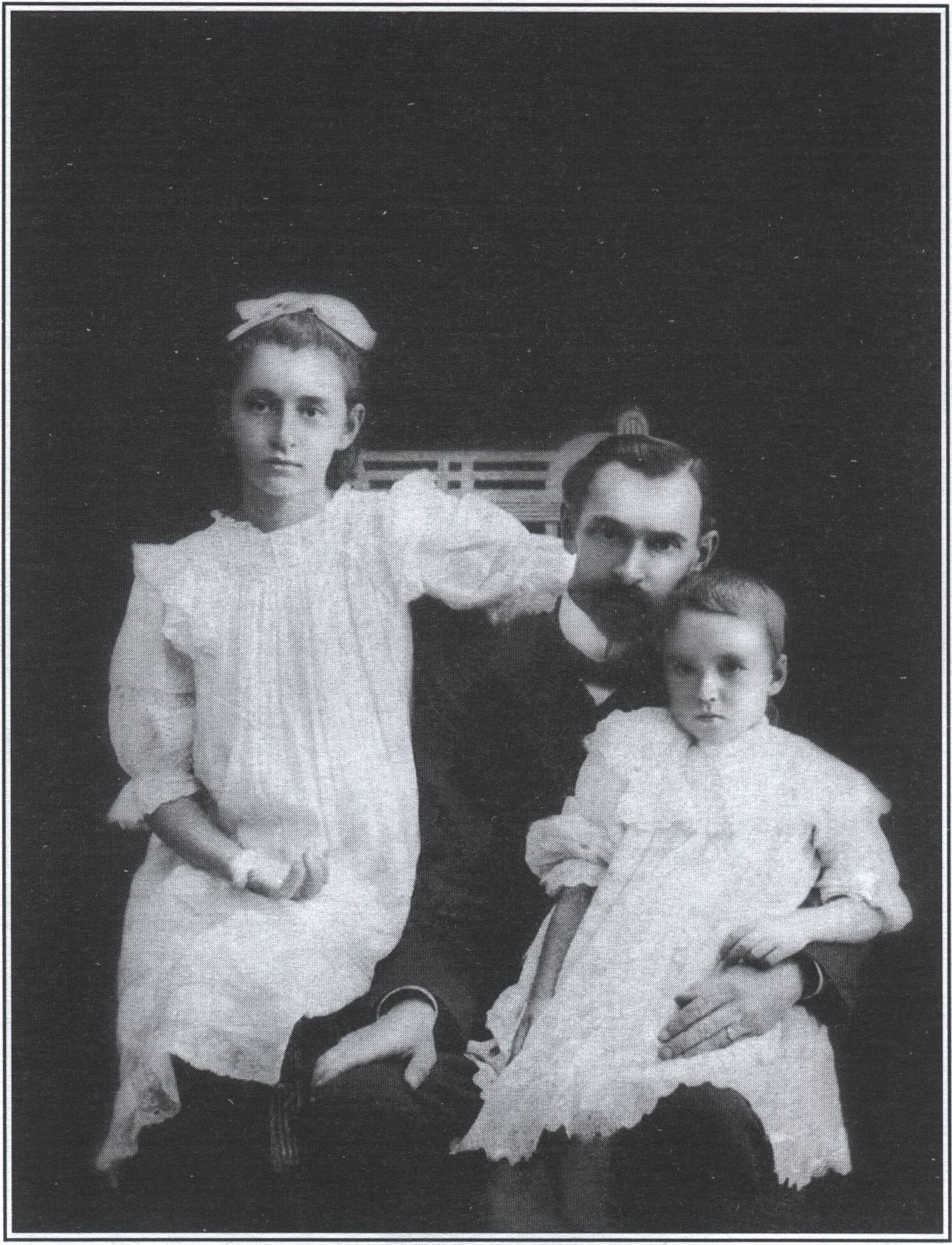 Э.Э. Куртэн с дочерьми Э.Э. Куртэн с дочерьми